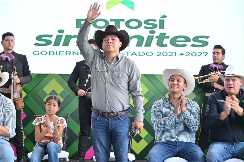 Ricardo Gallardo Cardona durante la celebración del Día del Ganadero Potosino en la Feria Nacional Potosina 2026, con productores pecuarios de las cuatro regiones de San Luis Potosí.