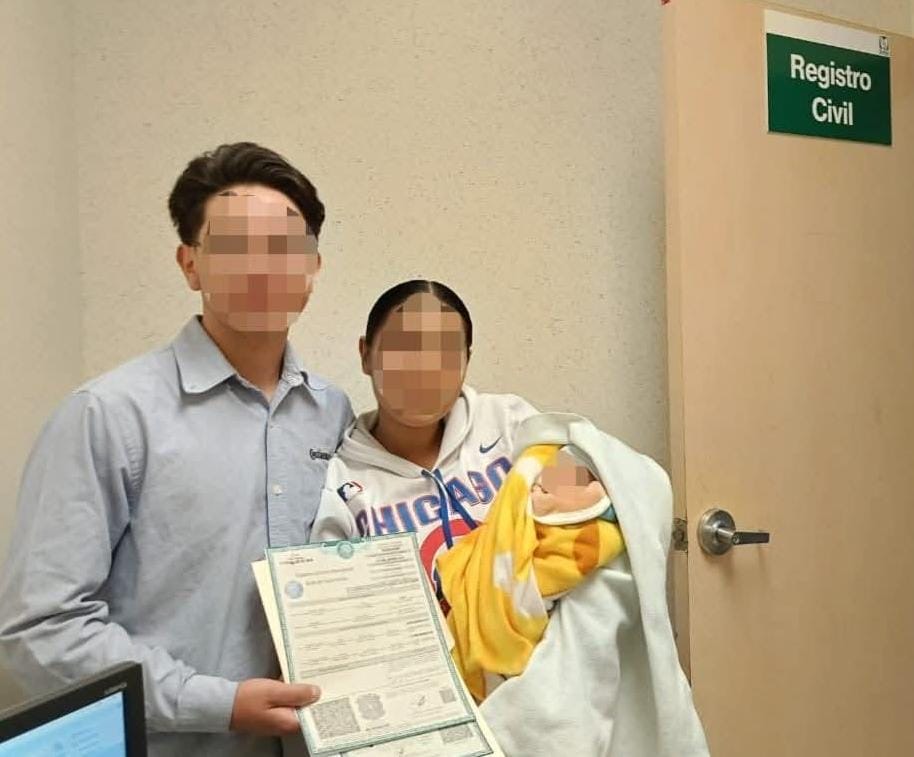 Familia realiza registro de nacimiento en el módulo del Registro Civil del Hospital General de Soledad