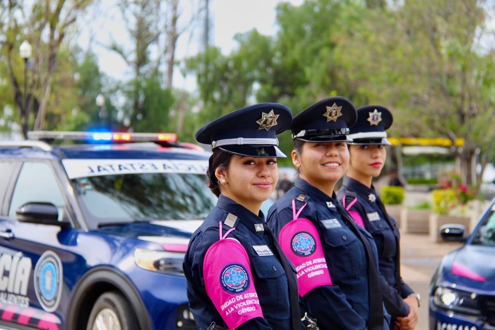 Integrantes de la Policía Rosa de Aguascalientes, unidad especializada en atención a mujeres y grupos vulnerables, durante acciones de seguridad pública.