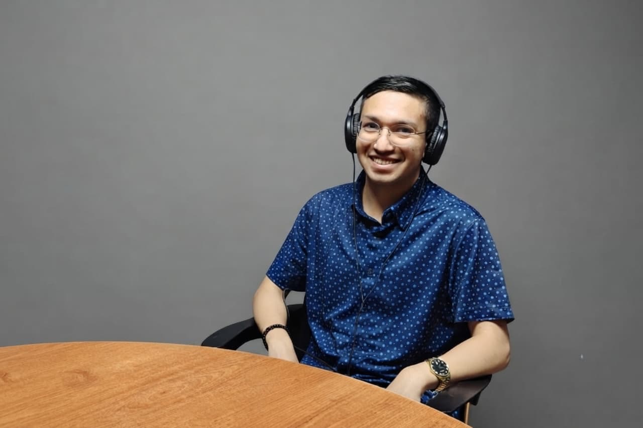 José Andrés Flores García, investigador de la Facultad de Medicina de la UASLP, durante una entrevista sobre el estudio de vapeadores