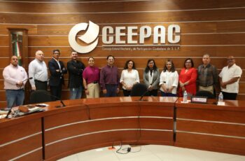 Autoridades del CEEPAC y de la Junta Local Ejecutiva del INE durante reunión de trabajo para validar el proyecto de convenio del Proceso Electoral 2026-2027 en San Luis Potosí.