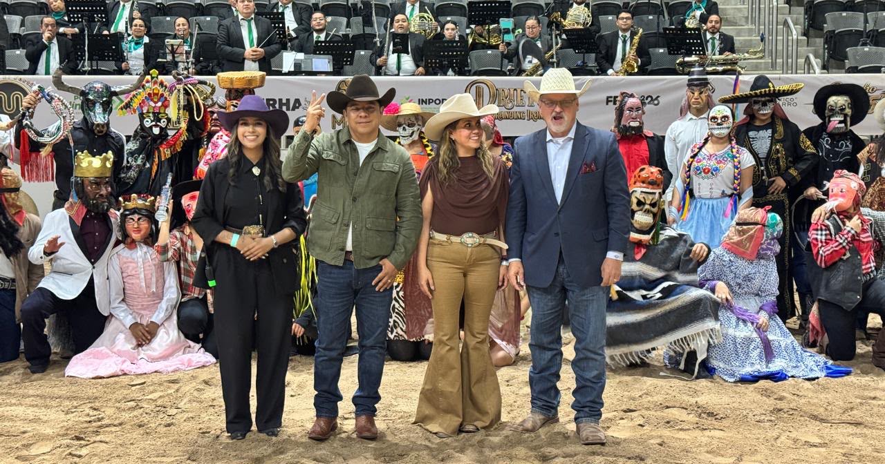 Autoridades y participantes durante la inauguración del NRHA Potosí Sin Límites International Reining Cup 2026 en la Arena Potosí.