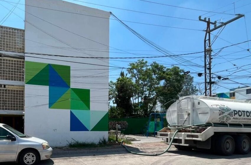  Soledad abastece con pipas a familias de Pavón ante falla en pozo de Interapas