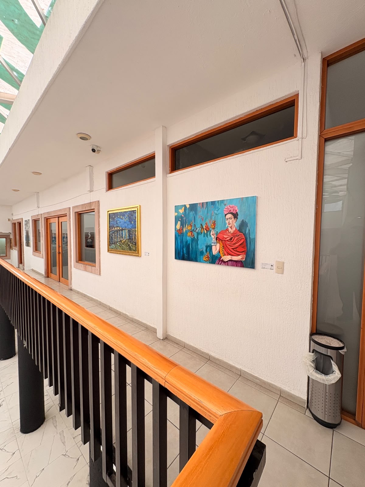 Obras de la exposición Réplicas del Sentir en la Presidencia Municipal de Soledad de Graciano Sánchez.