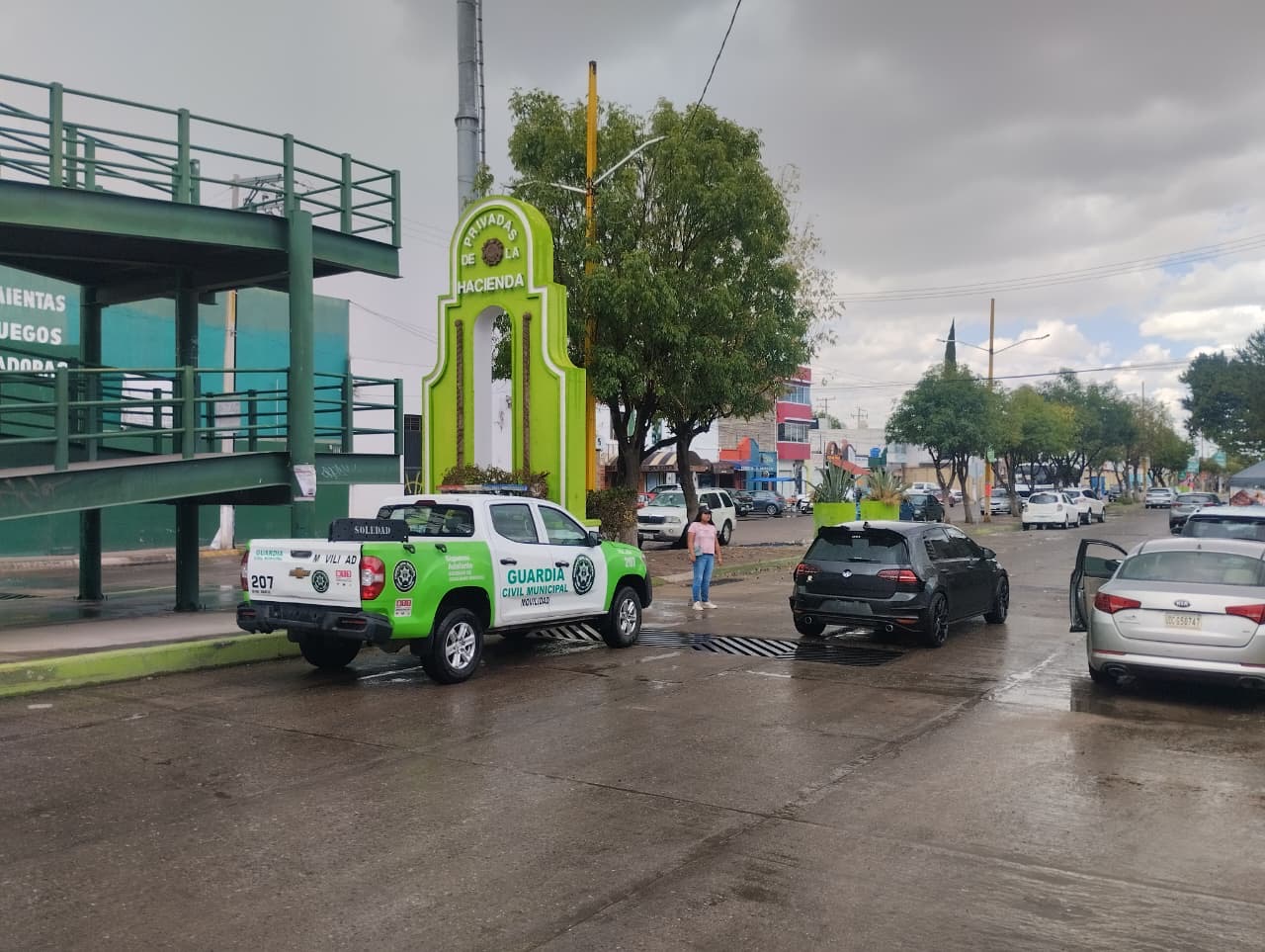 Patrulla de la Guardia Civil Municipal de Soledad durante labores de vigilancia vial en la zona de Privadas de la Hacienda