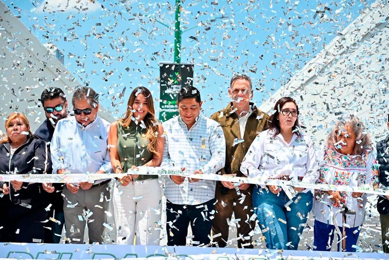 Ricardo Gallardo Cardona durante corte de listón en un evento público de Gobierno del Estado en San Luis Potosí.