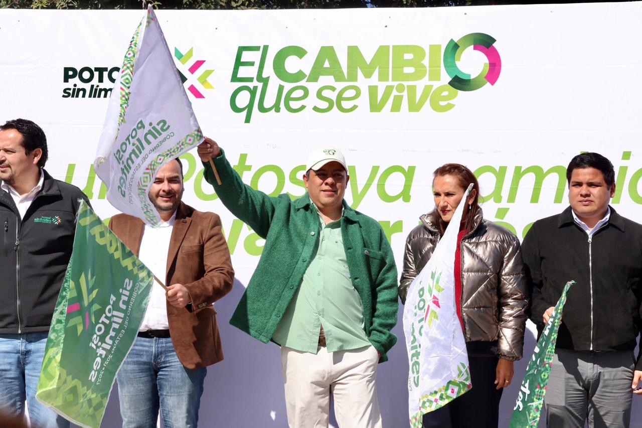 Ricardo Gallardo Cardona durante el arranque de acciones del programa Enchúlame la Colonia en San Luis Potosí.