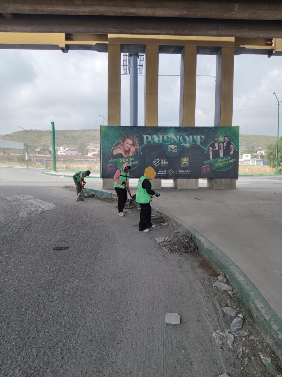 Cuadrillas realizan limpieza y mantenimiento en Circuito Potosí previo a la Fenapo 2026