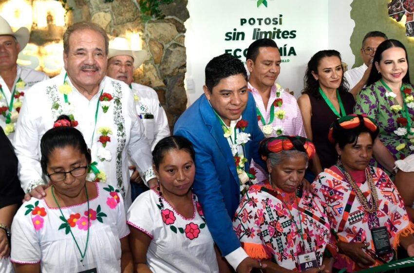  Pabellón Artesanal de la FENAPO reúne a 600 participantes de 42 municipios