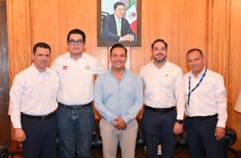 Autoridades del Gobierno del Estado y de la Comisión Federal de Electricidad durante reunión sobre suministro eléctrico en San Luis Potosí.