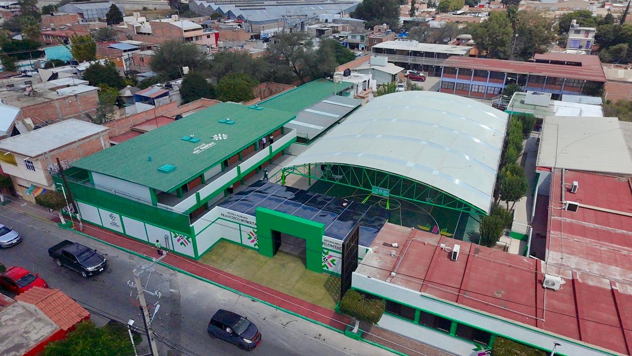 Vista aérea de planteles educativos rehabilitados en la cabecera municipal de Soledad de Graciano Sánchez