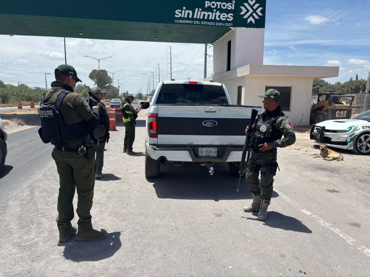 Elementos de la Guardia Civil Estatal durante un operativo de seguridad en San Luis Potosí.