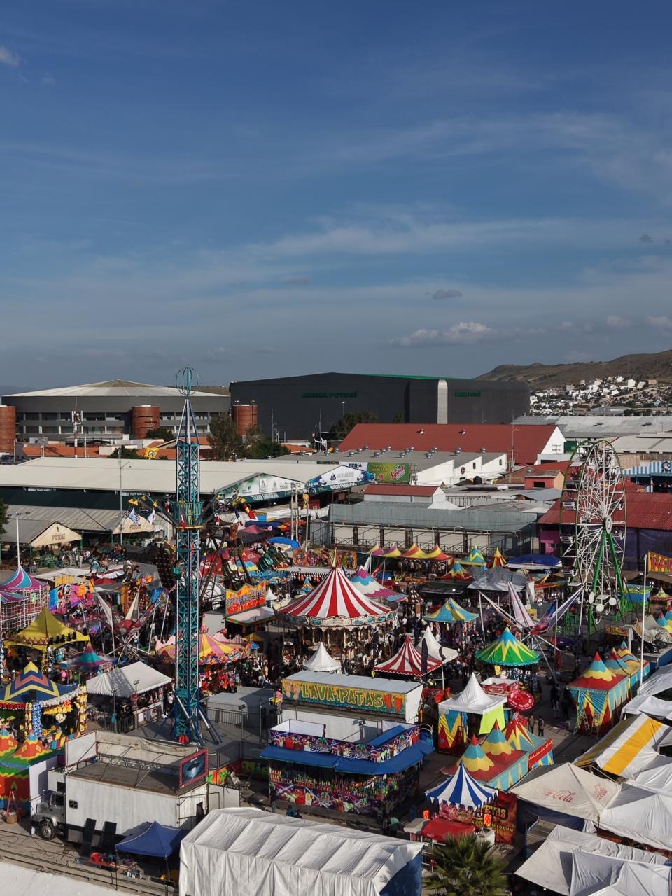 Vista general de la Feria Nacional Potosina 2026 durante su primer fin de semana de actividades.
