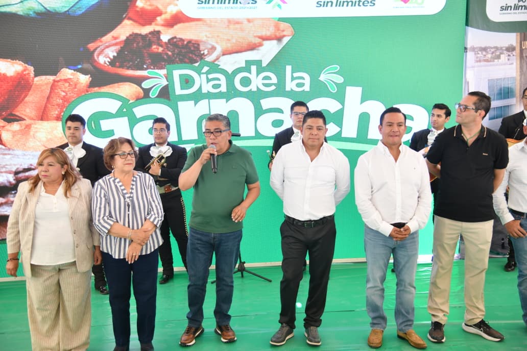 Autoridades estatales y municipales durante el Día de la Garnacha de Soledad de Graciano Sánchez en la Feria Nacional Potosina 2026.