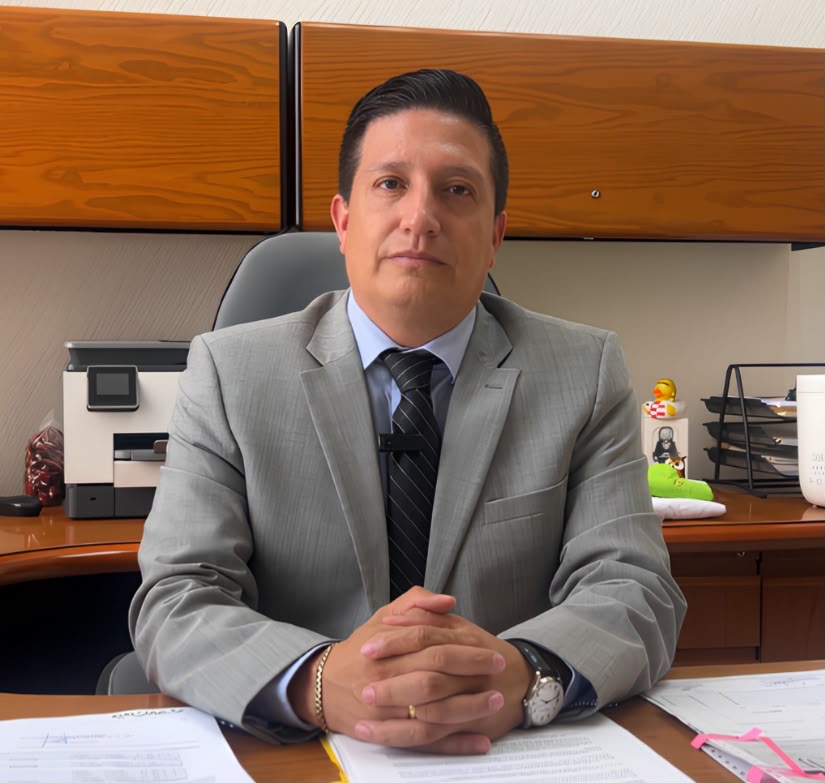 Luis Arturo Coronado Puente, director general de Pensiones del Estado, durante posicionamiento sobre investigaciones por presunto desfalco al fondo estatal de pensiones.