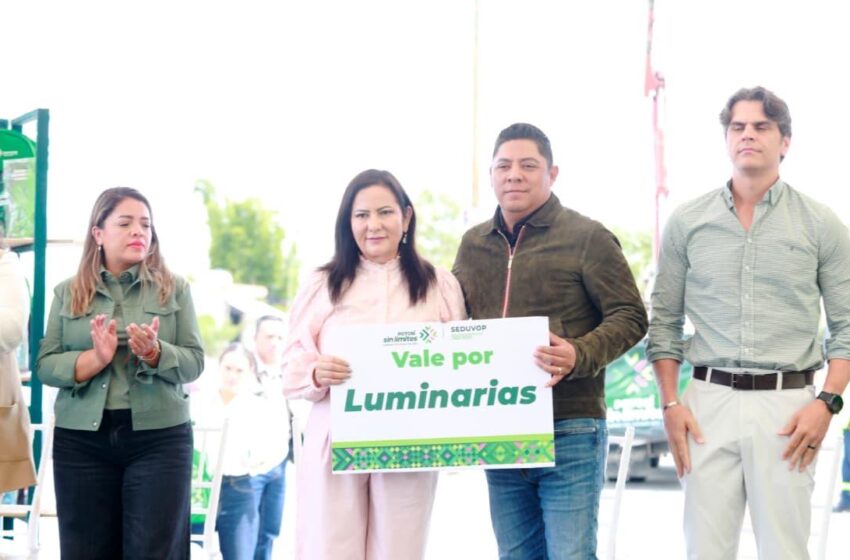  Gallardo entrega apoyos escolares y luminarias LED en Villa de Pozos