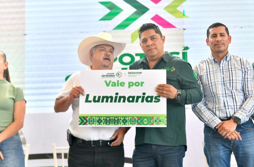  Gallardo entrega apoyos escolares y luminarias en San Ciro de Acosta