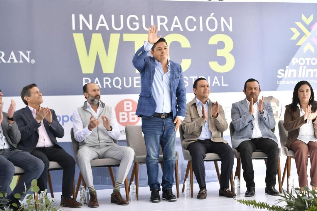 Ricardo Gallardo Cardona durante la inauguración del WTC 3 Parque Industrial, evento relacionado con inversión extranjera y seguridad en San Luis Potosí.