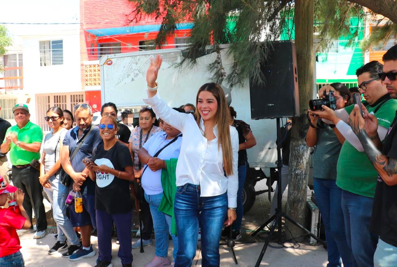 Ruth González Silva durante la entrega de un espacio deportivo y recreativo rehabilitado en la colonia El Sauzalito de San Luis Potosí.