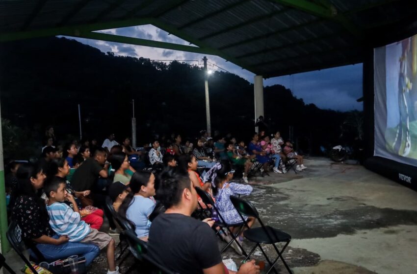  Cine Inpojuve lleva actividades recreativas a jóvenes de Xilitla y Tancanhuitz