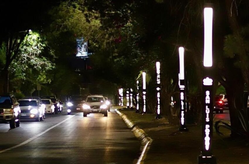  Alumbrado en Lomas exhibe la prioridad municipal por zonas de alto perfil mientras persisten baches e inseguridad