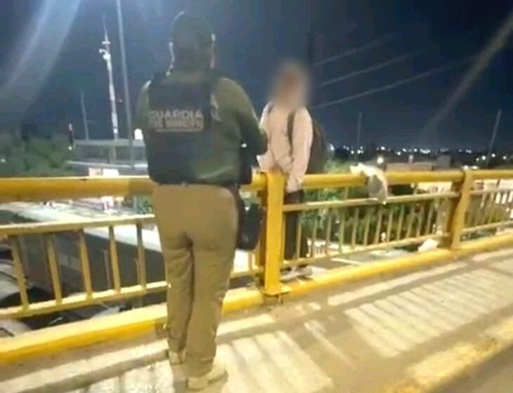  OFICIALES DE SOLEDAD SALVAGUARDAN INTEGRIDAD DE JOVEN CON CRISIS EMOCIONAL EN AV. UNIVERSIDAD