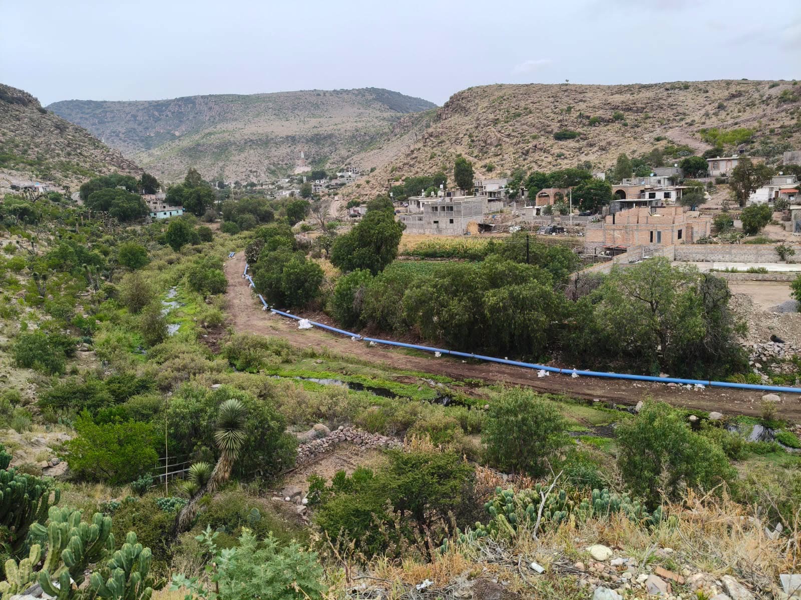 Vista de la zona donde avanza la instalación del acueducto El Peaje–San José