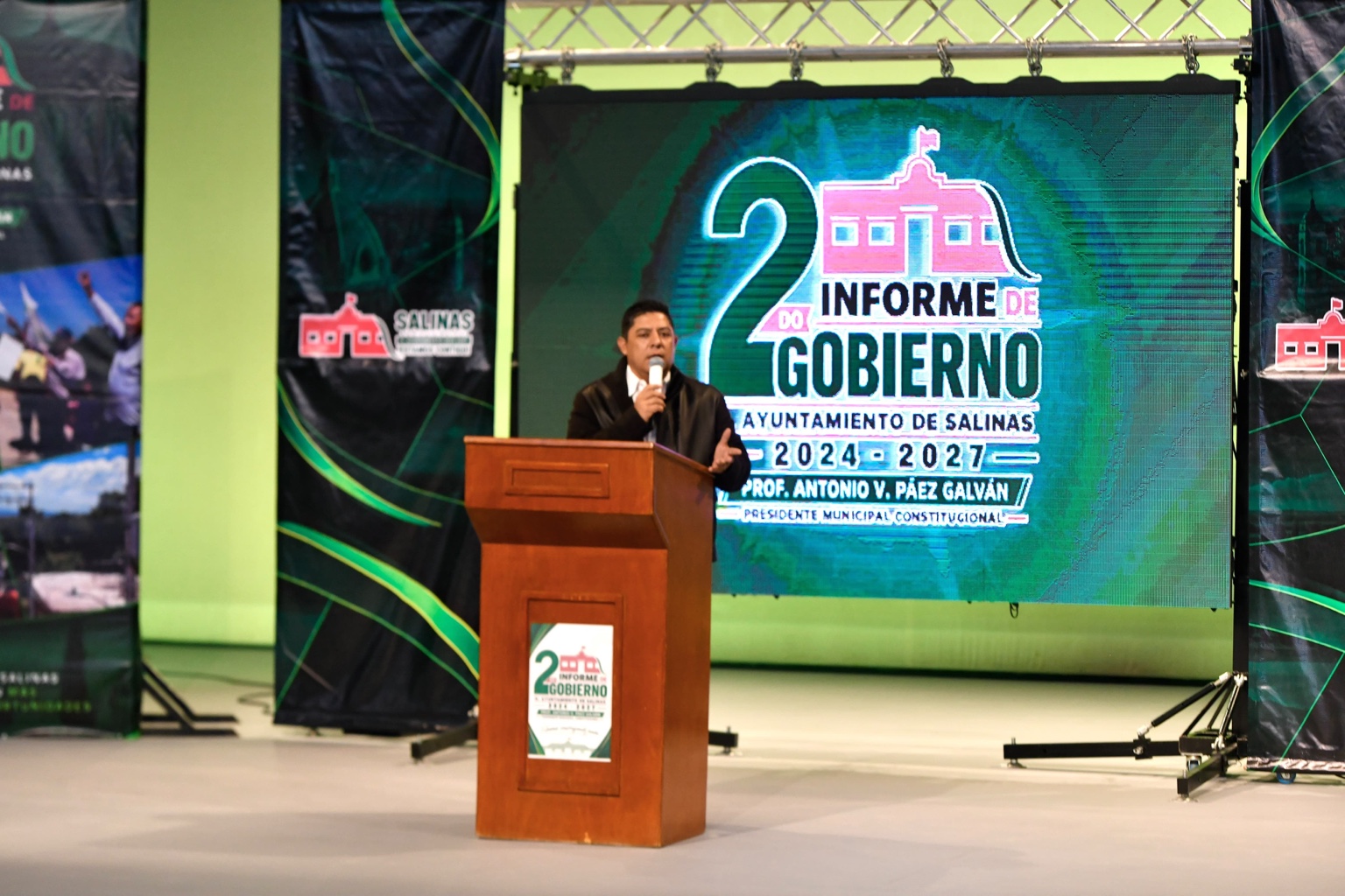 Segundo Informe de Gobierno del Ayuntamiento de Salinas, con autoridades durante el acto público.