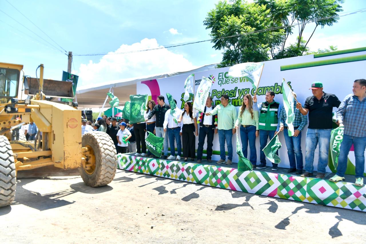 Arranque de obras de rehabilitación de caminos en Moctezuma, San Luis Potosí