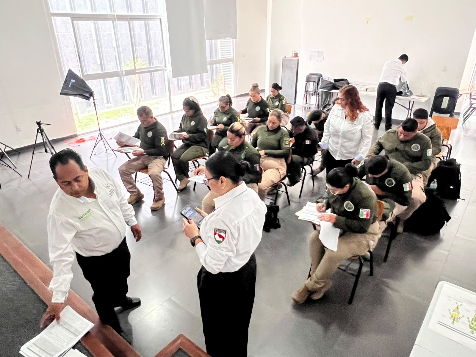 Personal de seguridad municipal participa en la actualización de su registro en Soledad de Graciano Sánchez.