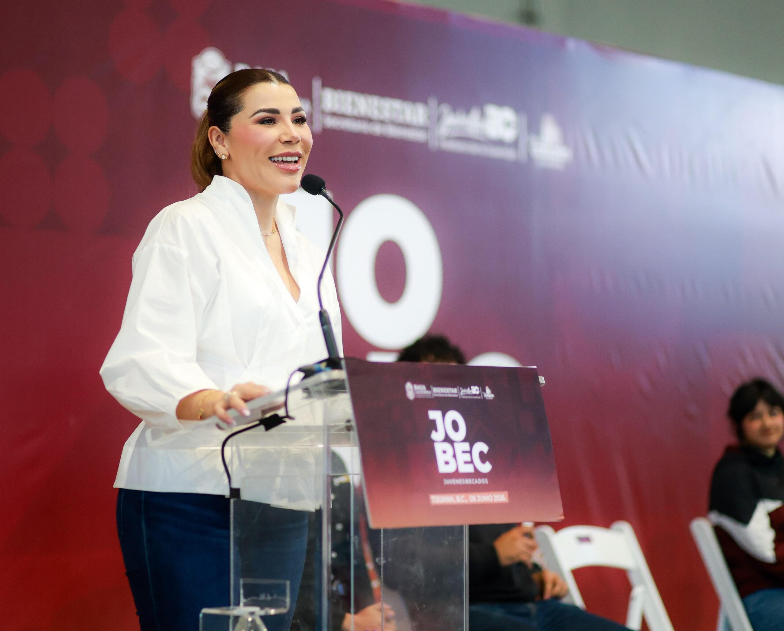 Marina del Pilar Avila Olmeda durante un evento del programa de becas JOBEC en Baja California