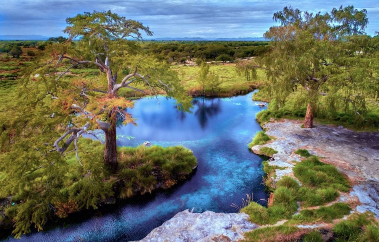 Paisaje natural del Nacimiento Los Peroles, en Rioverde, San Luis Potosí