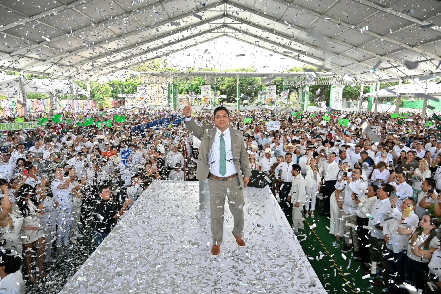 Ricardo Gallardo Cardona durante la presentación de su Quinto Informe de Resultados ante habitantes de San Luis Potosí.