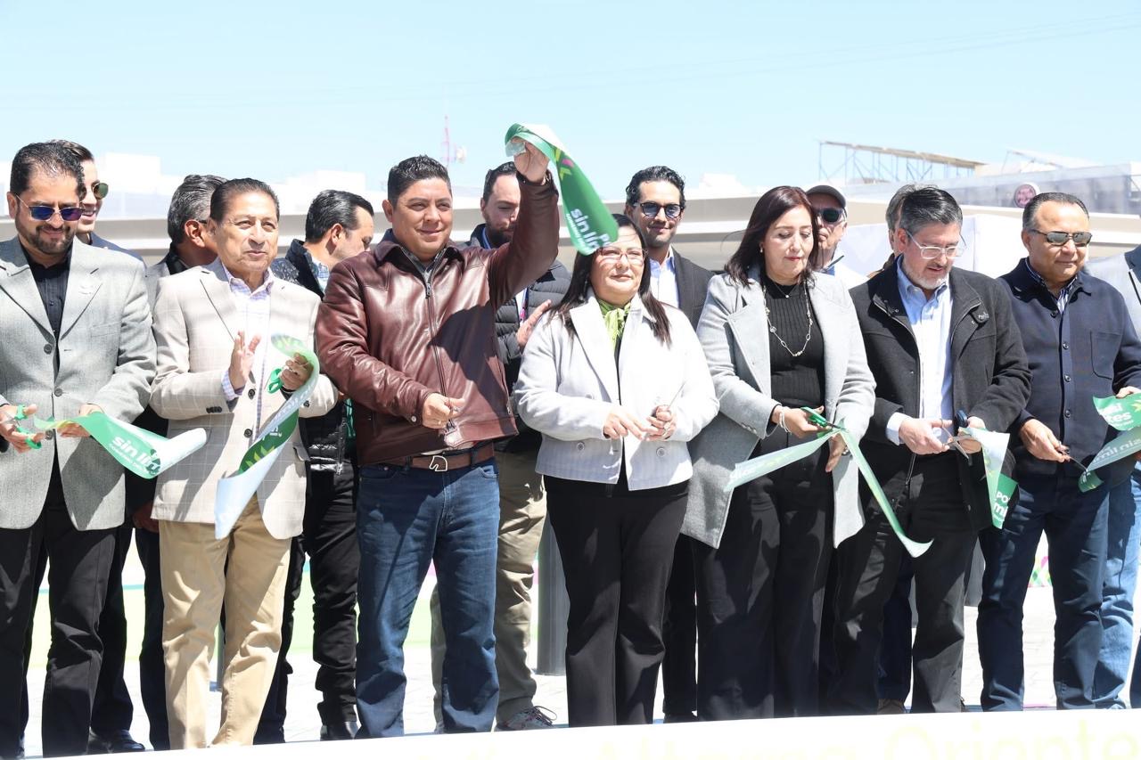 Ricardo Gallardo Cardona durante la inauguración de una obra carretera en San Luis Potosí.