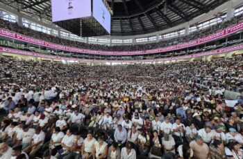 Asistentes reunidos en la Arena Potosí durante la presentación del Segundo Informe de Gobierno de Claudia Sheinbaum