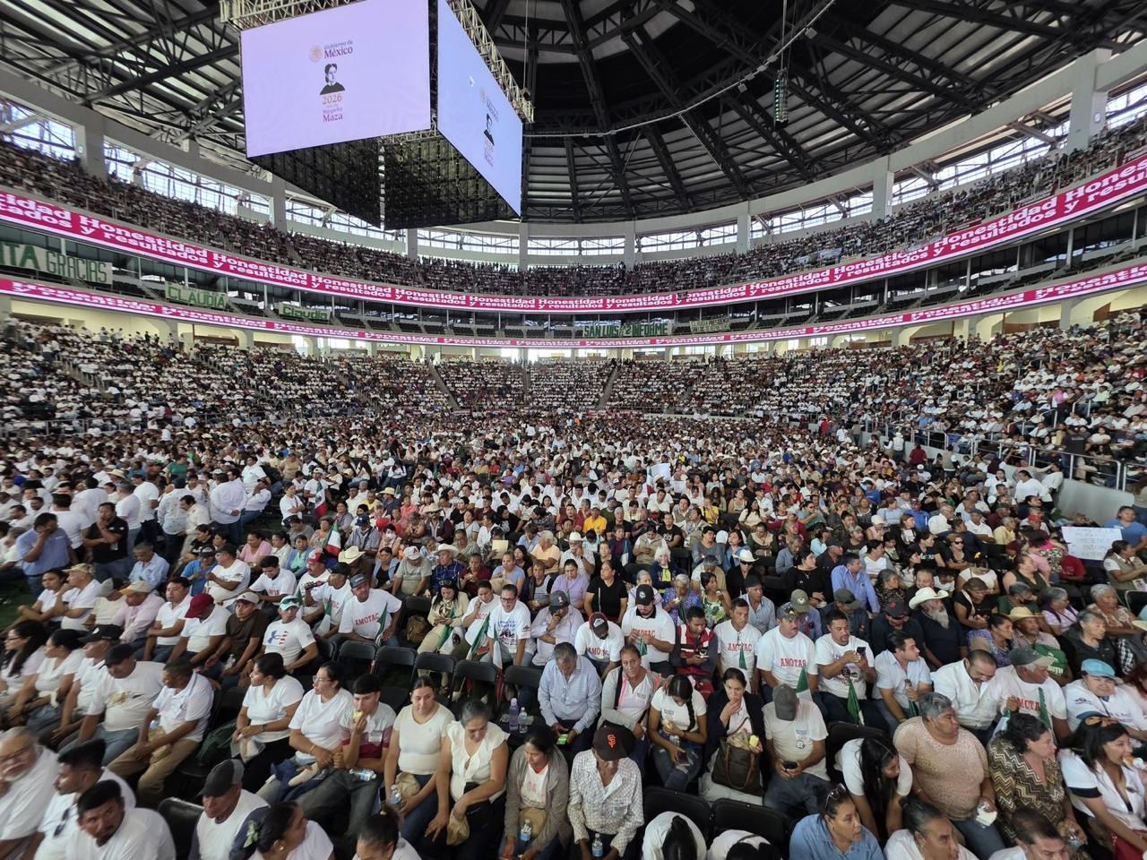 Asistentes reunidos en la Arena Potosí durante la presentación del Segundo Informe de Gobierno de Claudia Sheinbaum