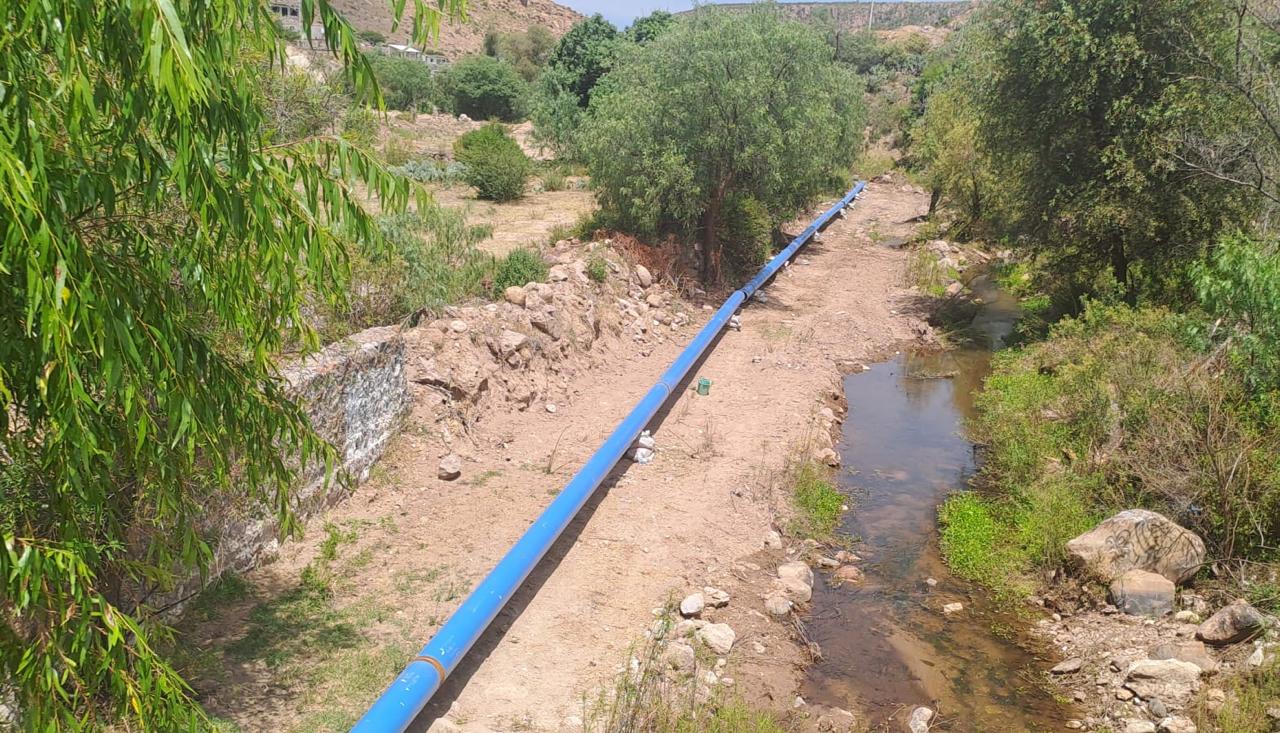 Tubería del nuevo acueducto entre las presas El Peaje y San José en San Luis Potosí