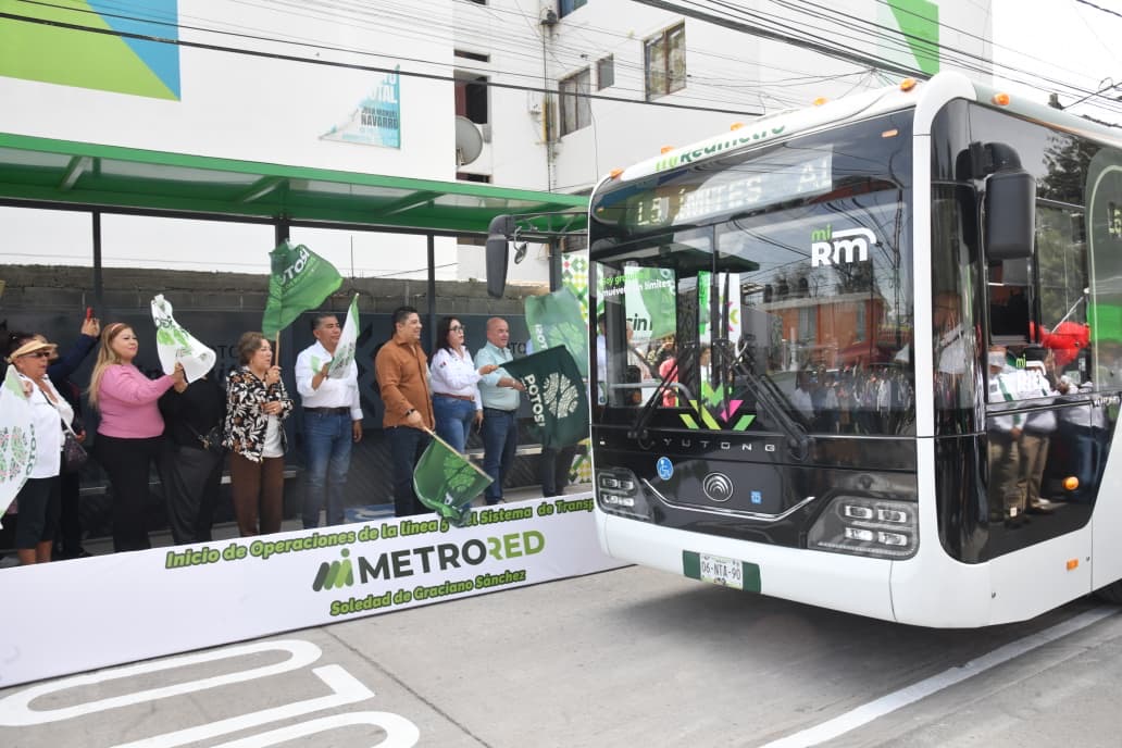 Autobús eléctrico de la Línea 5 de MetroRed durante el inicio de operaciones en Soledad de Graciano Sánchez.