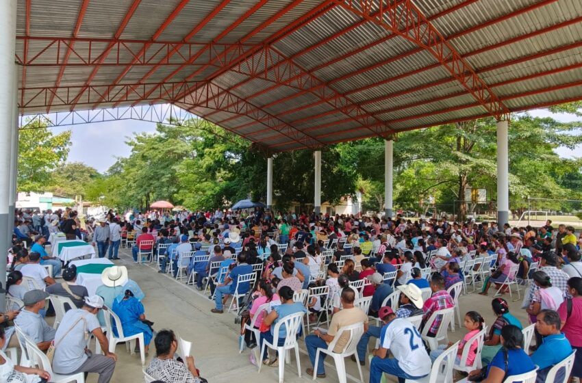  Más de 350 habitantes de Tampacán realizan gratis correcciones de actas y trámites de CURP