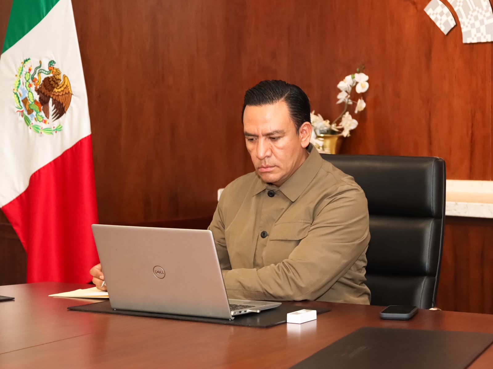 J. Guadalupe Torres Sánchez durante una reunión virtual de trabajo en San Luis Potosí