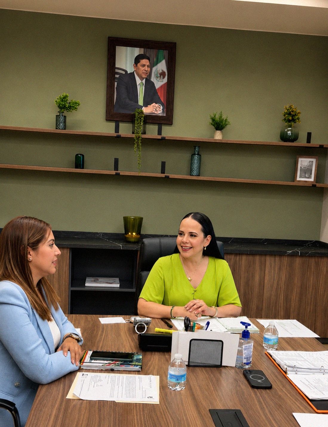 Ariana García Vidal y Deysi Maribel López Sierra durante una reunión de trabajo sobre prioridades presupuestales del sector educativo en San Luis Potosí