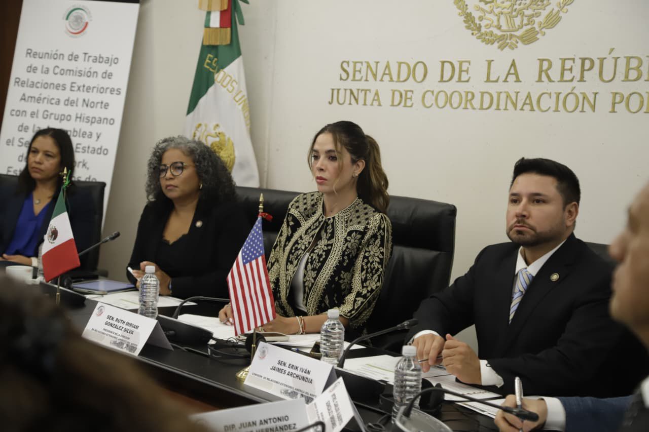 Ruth González Silva durante una reunión de trabajo en el Senado de la República con representantes del estado de Nueva York
