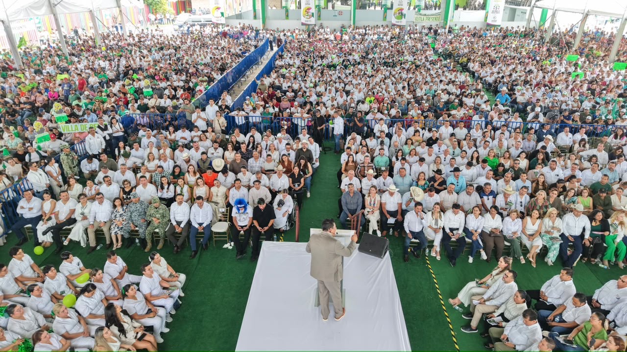Ricardo Gallardo Cardona durante la presentación de su Quinto Informe de Resultados en Rioverde, ante habitantes de la Región Media.