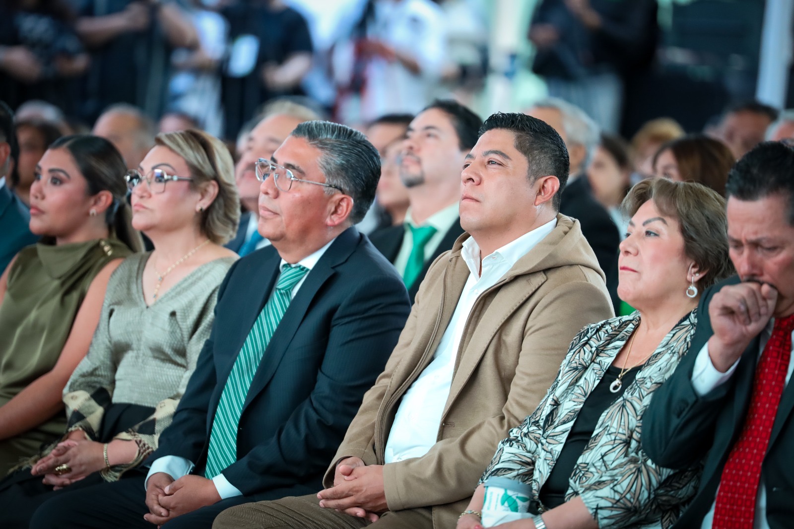 Asistentes al Segundo Informe de Resultados de Soledad de Graciano Sánchez, entre ellos autoridades estatales y municipales.