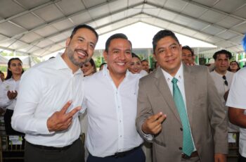 Ignacio Segura Morquecho junto a Ricardo Gallardo Cardona durante el Quinto Informe de Gobierno en Rioverde.