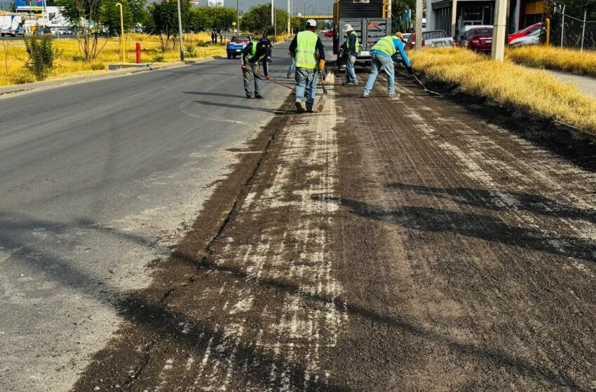  Seduvop realiza trabajos de nivelación en lateral de la carretera 57