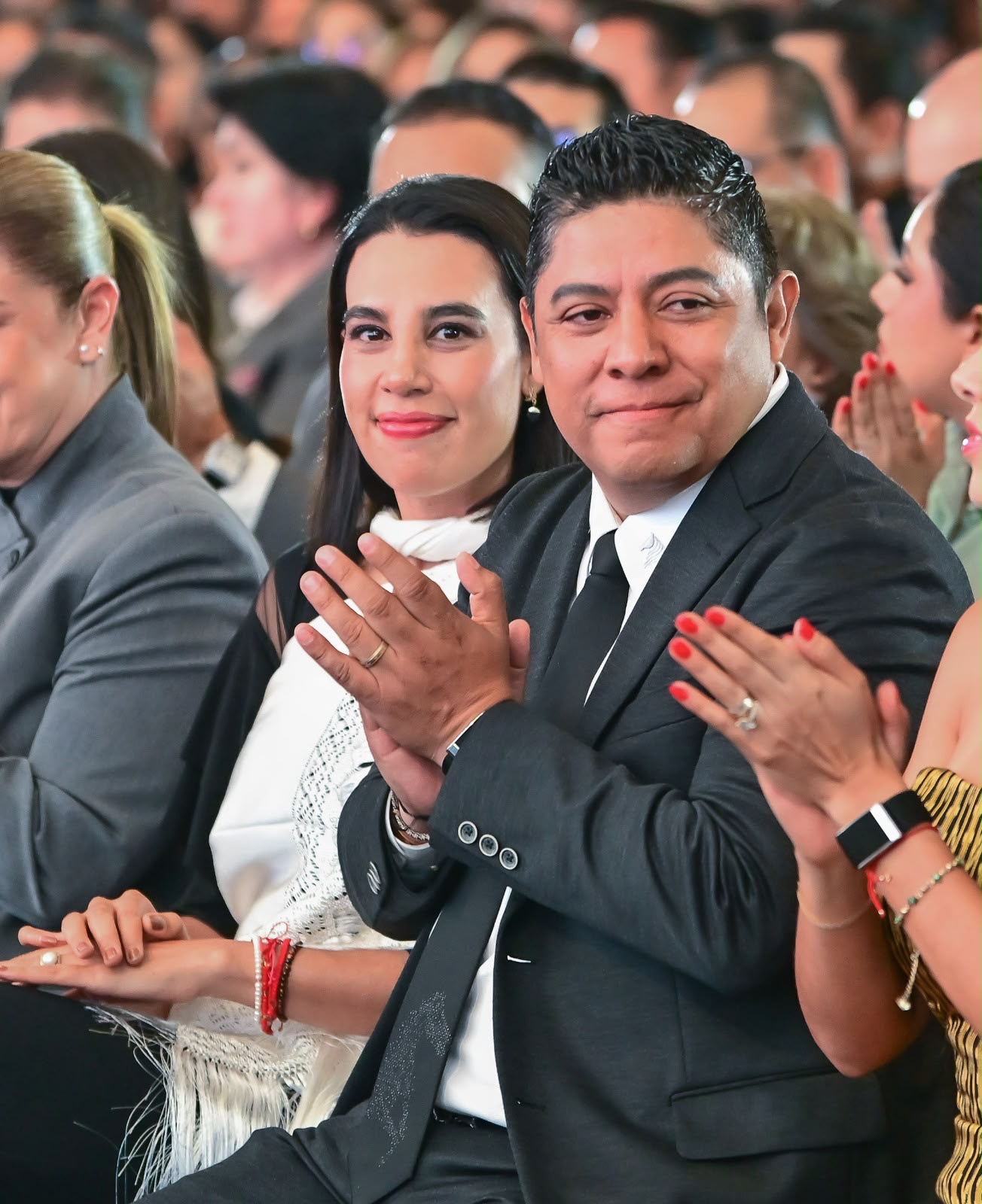 La secretaria de Turismo federal, Josefina Rodríguez Zamora, junto al gobernador Ricardo Gallardo Cardona durante el Quinto Informe de Gobierno en San Luis Potosí.
