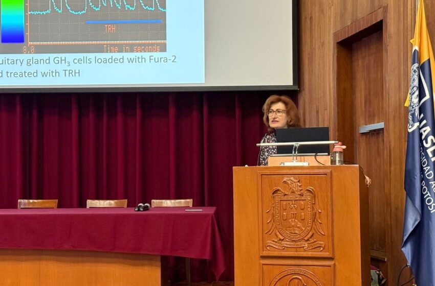  Investigadora de la Universidad de Valladolid destaca preparación internacional de estudiantes de Medicina de la UASLP