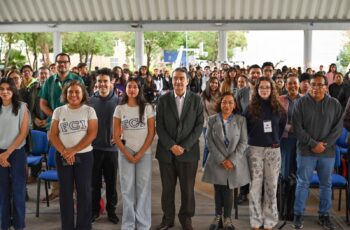 Comunidad universitaria de la UASLP durante la inauguración de la Segunda Semana del Campus Zona Oriente.