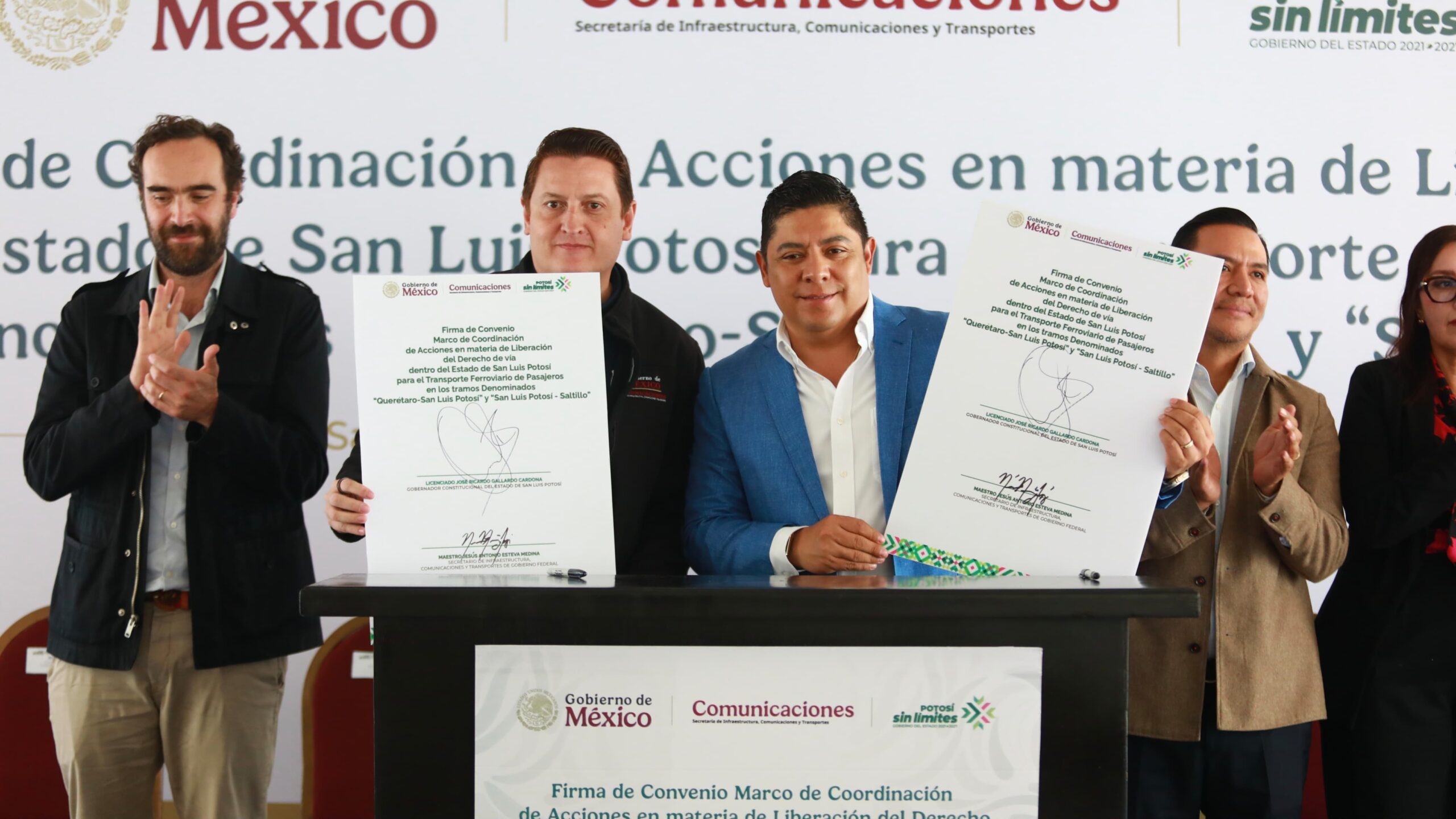 Firma del convenio de coordinación entre el Gobierno de San Luis Potosí y autoridades federales para el proyecto de tren de pasajeros.